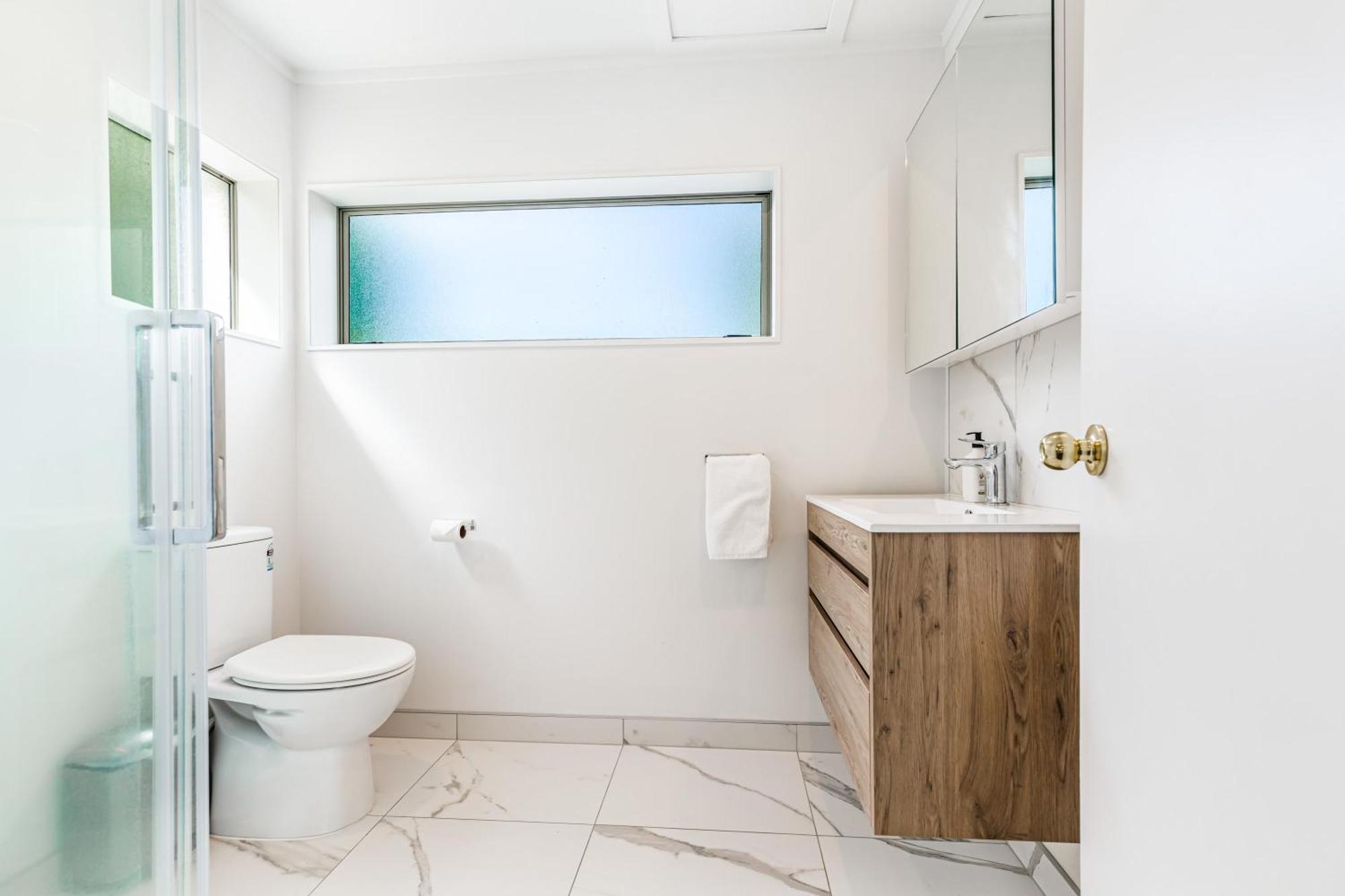 Private And Sunny 3-bedroom With Parking Ferienhaus