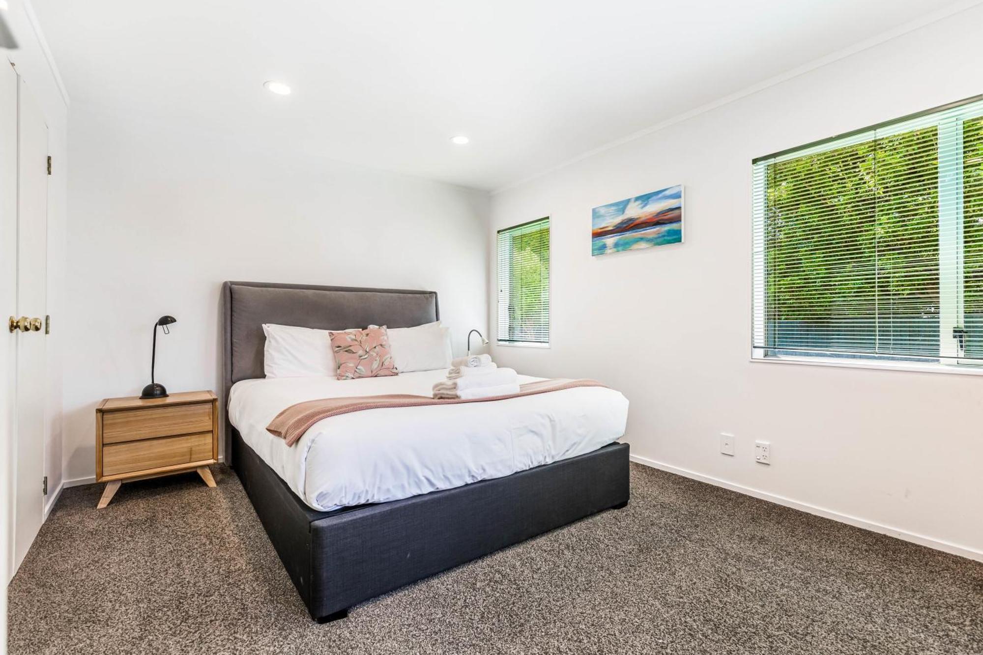 Private And Sunny 3-bedroom With Parking Ferienhaus *