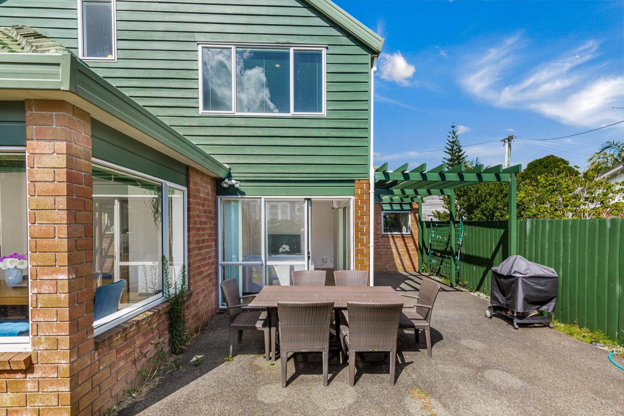 Ferienhaus Private And Sunny 3-bedroom With Parking